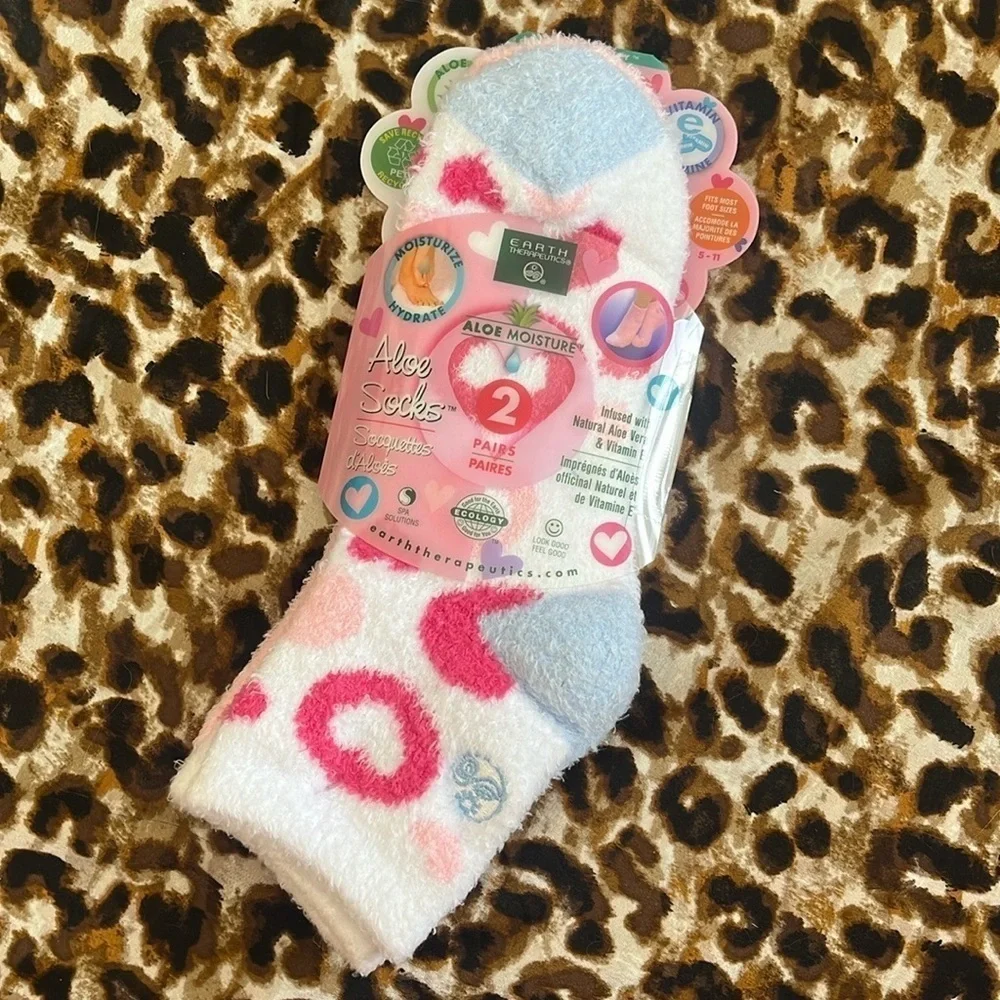 Brand New Earth Therapeutics 2 Pairs of Aloe Socks Moisturizing Pink Hearts